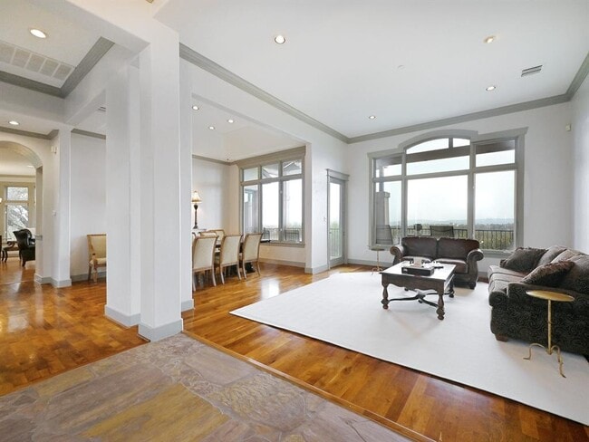 Building Photo - 2300 Barton Creek Blvd