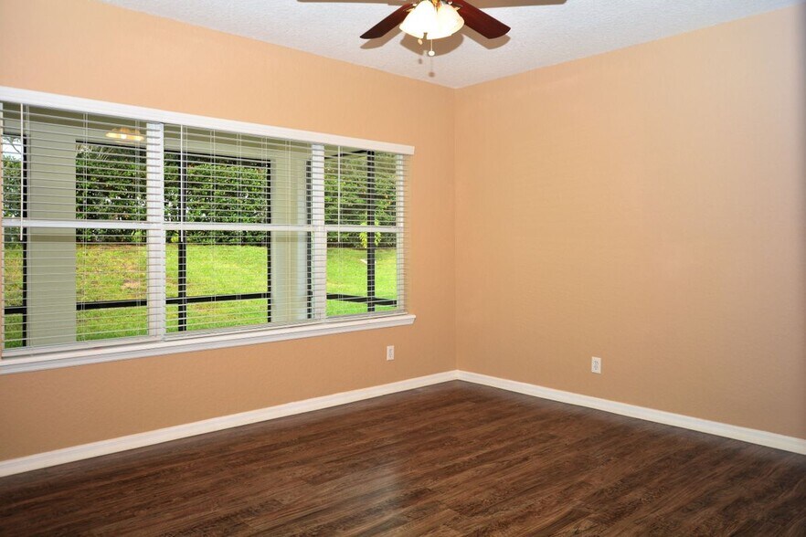 Building Photo - 10747 Masters Dr