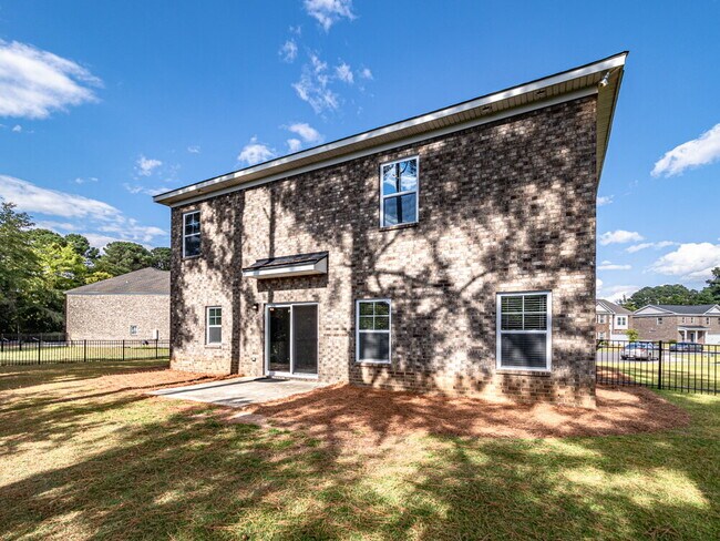 Building Photo - Like new and available now!