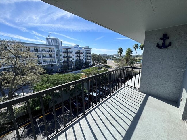 Building Photo - 201 W Laurel St