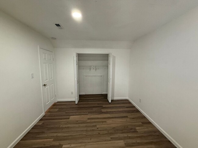 Building Photo - Elegant Residence in a Private Cul-de-Sac! "ASK ABOUT OUR ZERO DEPOSIT"