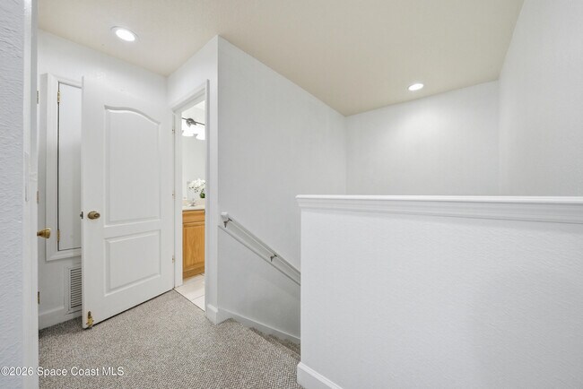 Building Photo - 2605 S Park Ave