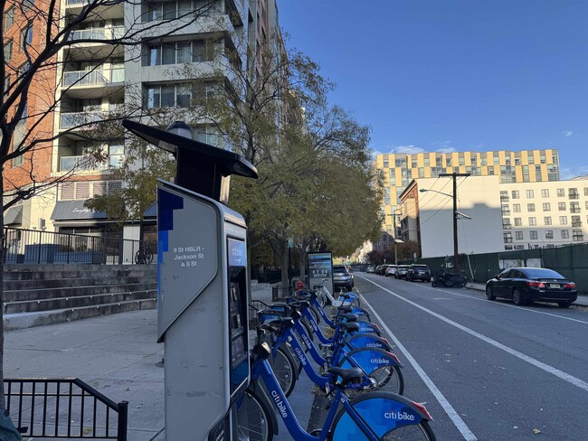 Building Photo - 800 Jackson St