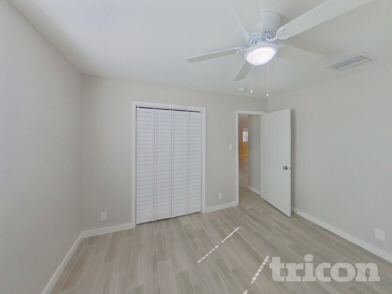 Building Photo - 6210 S Adelia Ave