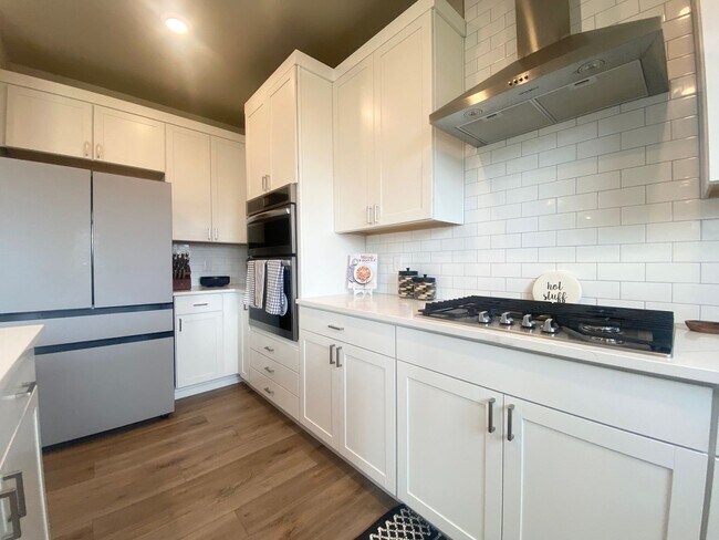 Building Photo - Modern Bonney Lake Home w/ AC  **SHORT TERM LEASE **