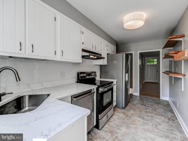 Building Photo - 111 Stanmore Rd