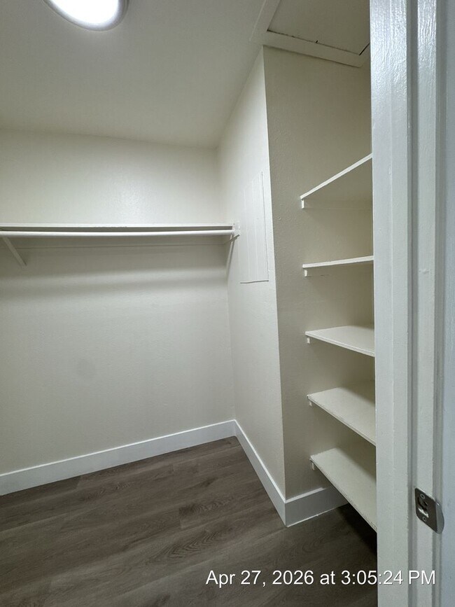 Building Photo - 2 Bedroom 1 Bath unit rent ready!