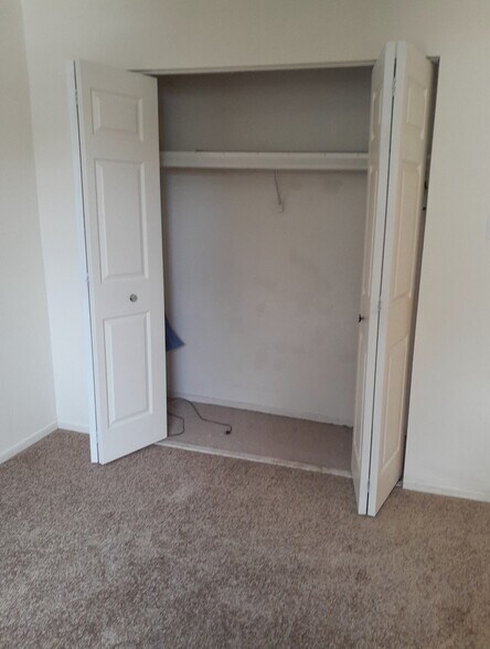 Main bedroom large closet - 1624 Valley Dr
