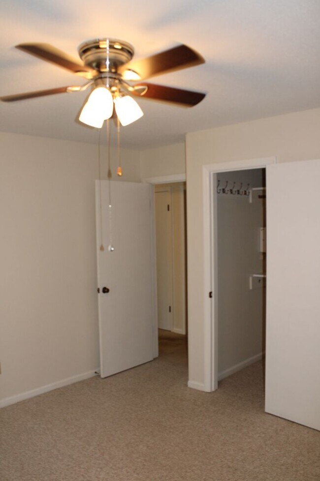 Building Photo - 3 Bedroom 2 Bath W/ Garage Hephzibah!