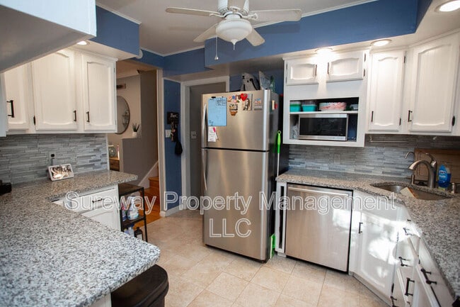 Building Photo - 403 University Blvd