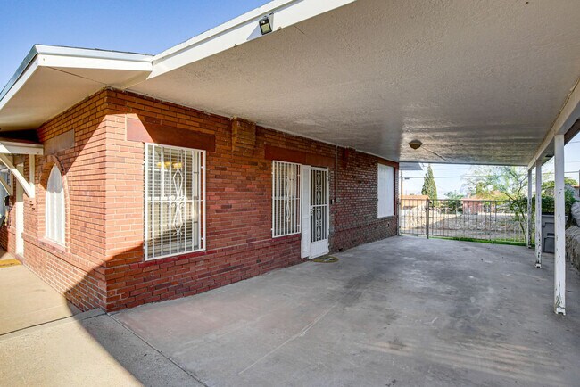 Building Photo - 2520 Federal Ave