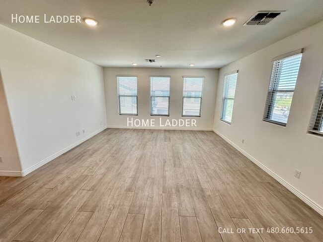 Building Photo - 5100 E Rancho Paloma Dr