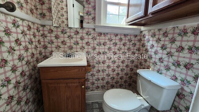 Building Photo - "Charming 4-Bed Chattanooga Home with Hard...
