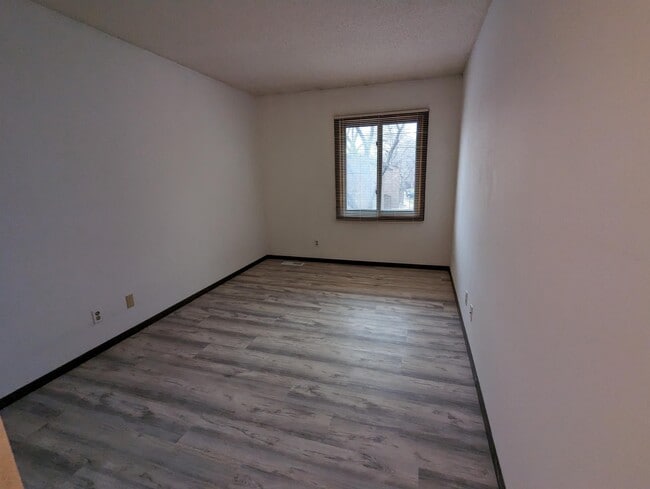 Building Photo - 362 W Eagle Lake Dr