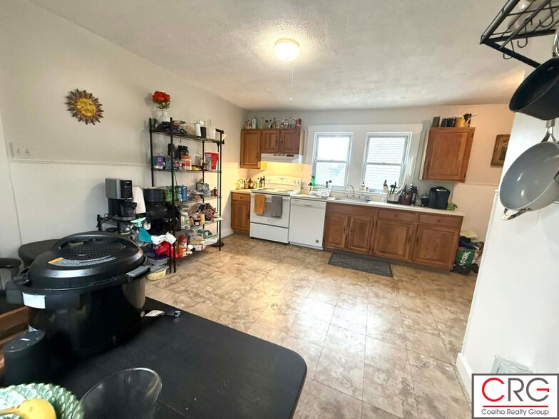 Building Photo - 53 Elm St