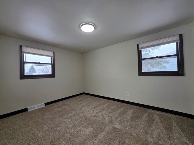 Building Photo - 1213-1215-1215 S Erie St