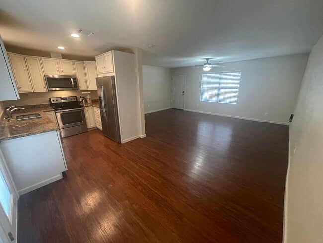Building Photo - NEW ON MARKET !!