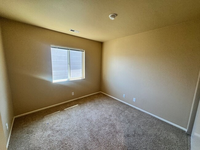 Building Photo - 3 Bedroom 2.5 bathroom West Eugene Home