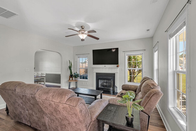 Building Photo - 218 Maidstone Dr