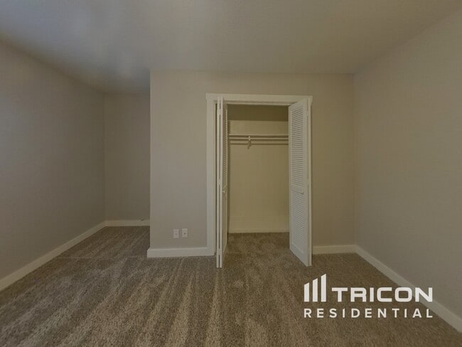 Building Photo - 506 Canyon Ridge Dr