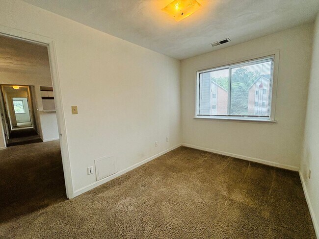 Building Photo - 400F Berryfield Lane