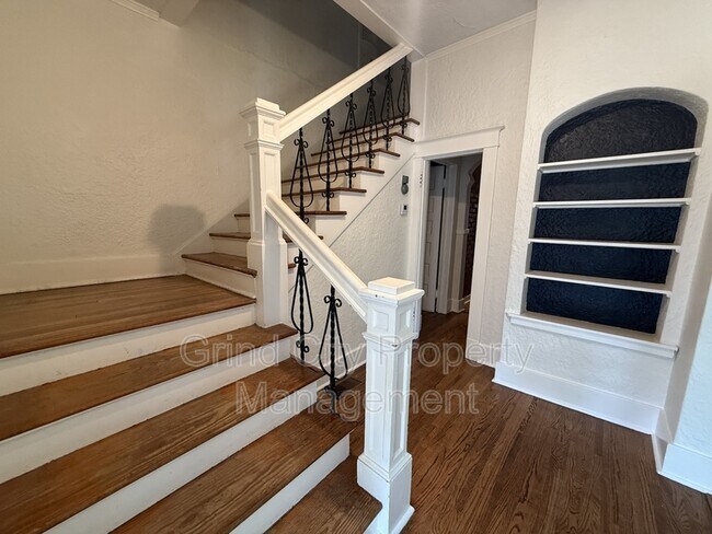 Building Photo - 653 Anderson St