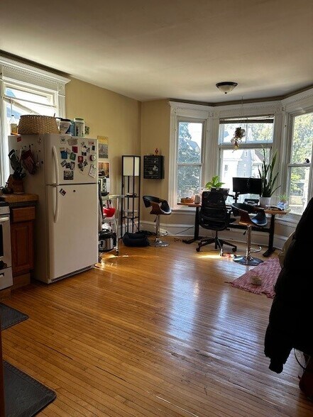 Building Photo - 2117 Bryant Ave S