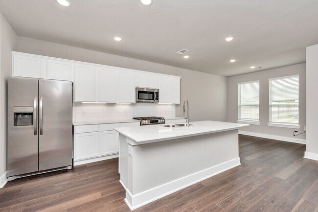 Building Photo - The Live Oak – Where Comfort Meets Conveni...