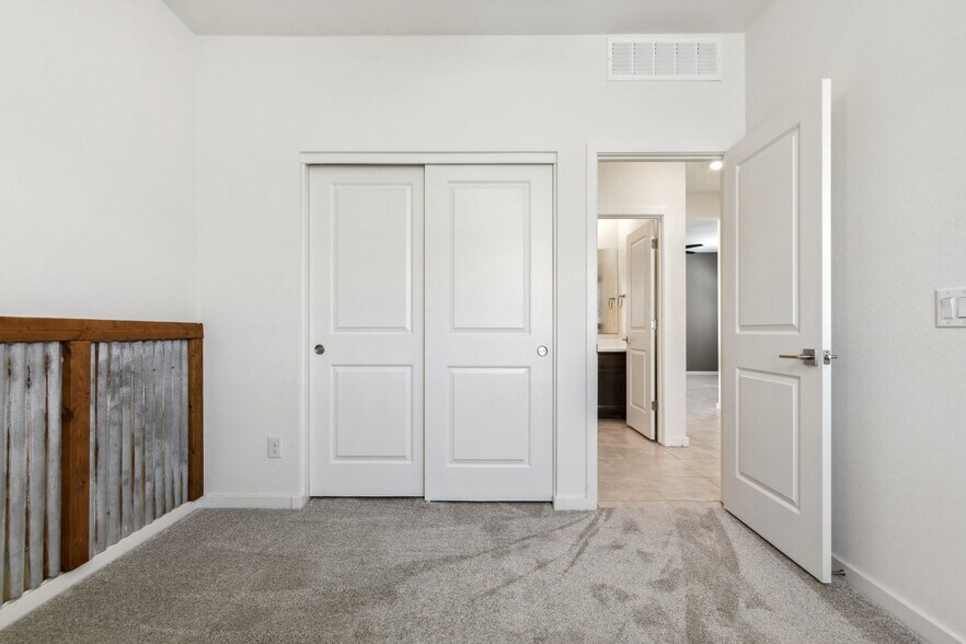 Building Photo - 18666 Puget Ave