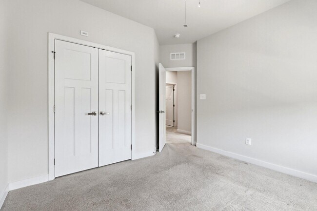 Building Photo - 5714 Richmanor Terrace