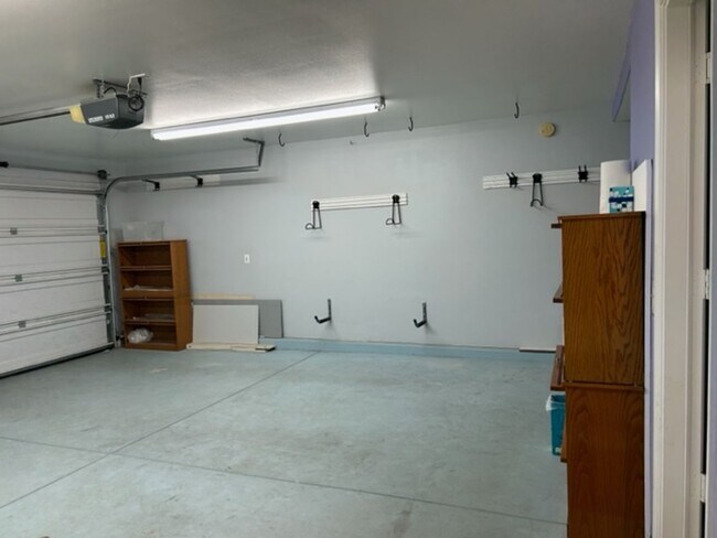 Building Photo - 4053 Sunset Ln