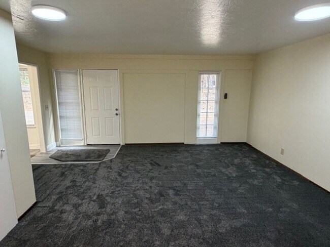 Building Photo - Charming 2-Bedroom Loft-Style Home in the Heart of Twain Harte