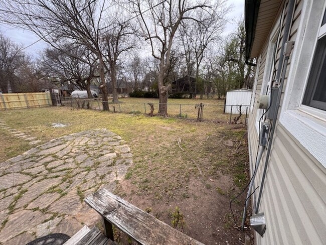 Building Photo - 2 bed one bath, great outdoor features, great location close to all Norman has to offer!