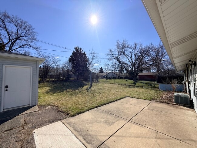 Building Photo - 635 Morton St