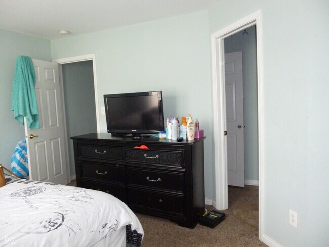 Building Photo - 3055 Armory Dr