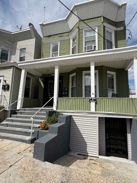 Building Photo - 306 N High St