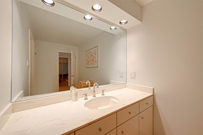 Building Photo - 39 River Hollow Ln