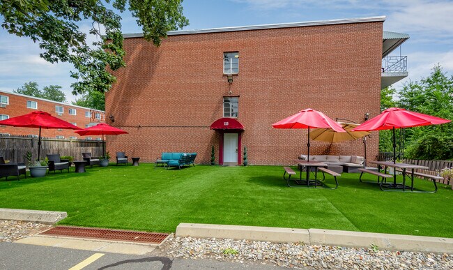 Building Photo - 115 S Main St