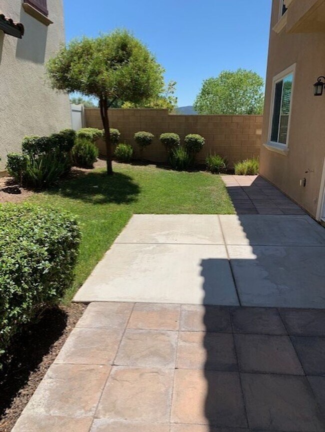 Building Photo - Temecula- 40534 Cape Charles, SOLAR HOME!