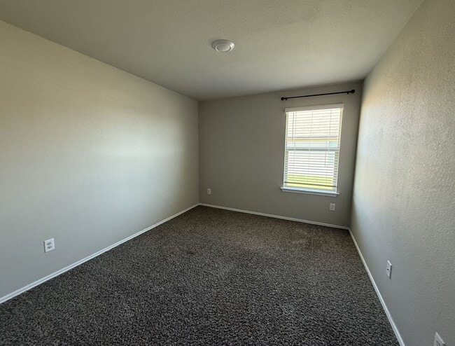 Building Photo - 5701 Madelyn Dr