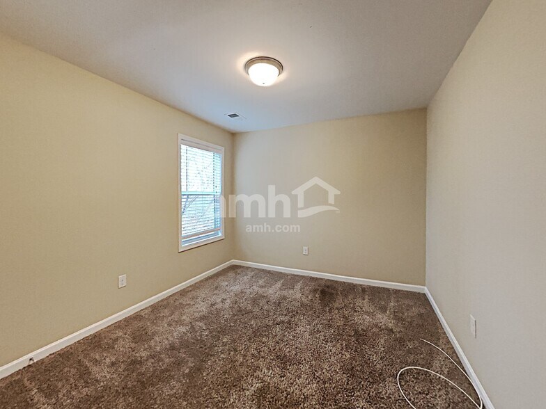 Building Photo - 507 Round Rock Trl