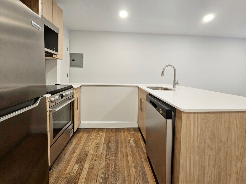 Building Photo - 501 Beacon St