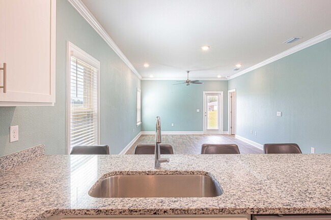 Building Photo - 32667 Revere Dr