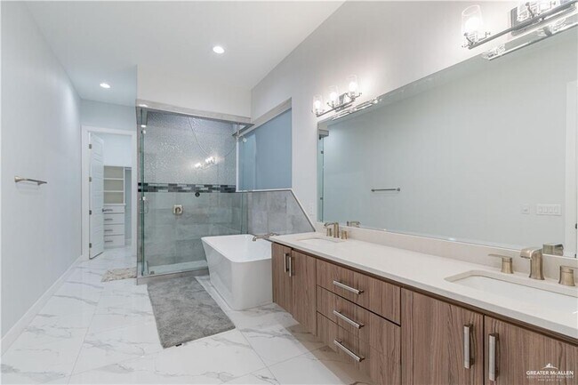 Building Photo - 29 Doctor's Dr