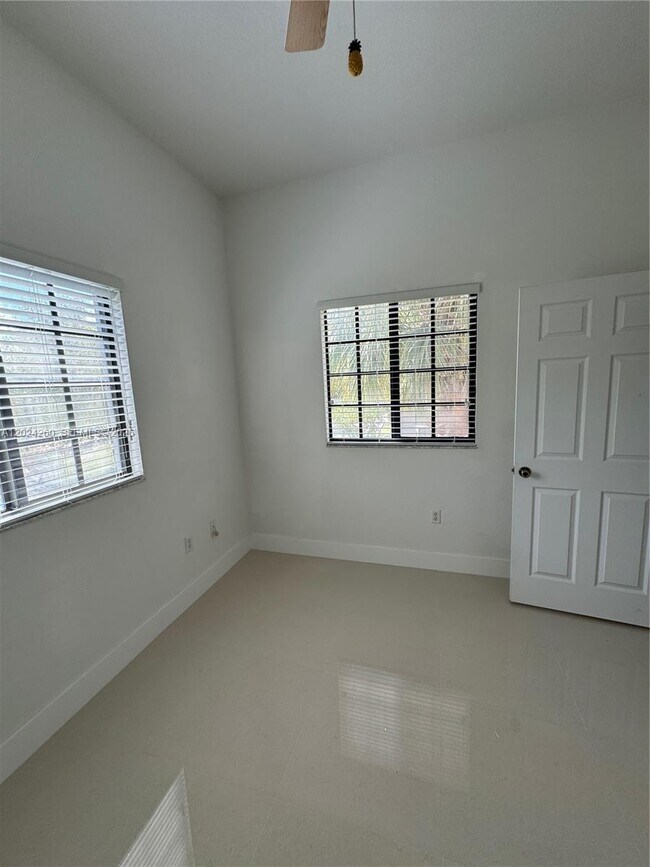 Building Photo - 2851 Riverside Dr
