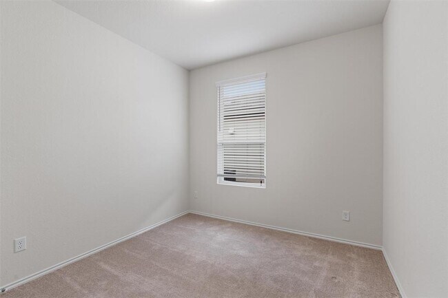 Building Photo - 126 Boxwood Dr