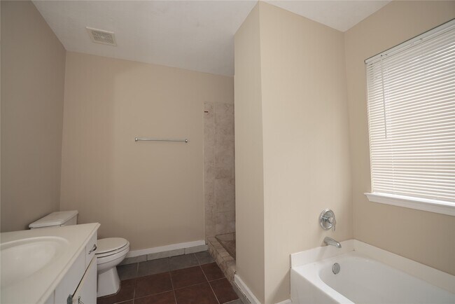 Building Photo - 5115 Summit Lodge Dr