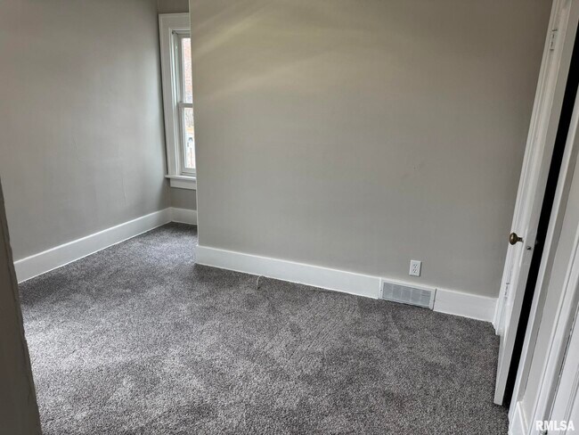 Building Photo - 3122 W Locust St