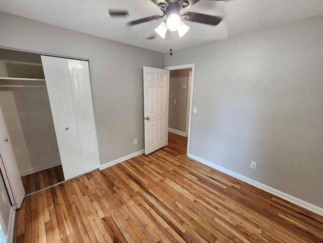 Building Photo - 829 E Glochester Pl NW