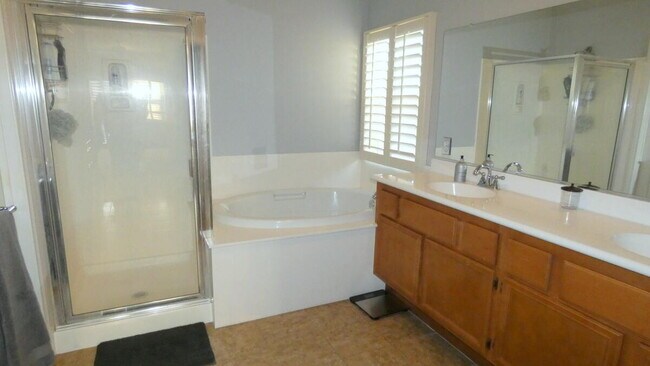 Building Photo - 40587 Bear Creek St